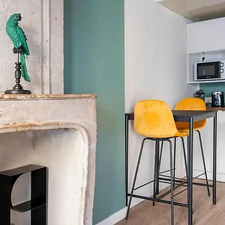 Charming - Rue Froide Apartment